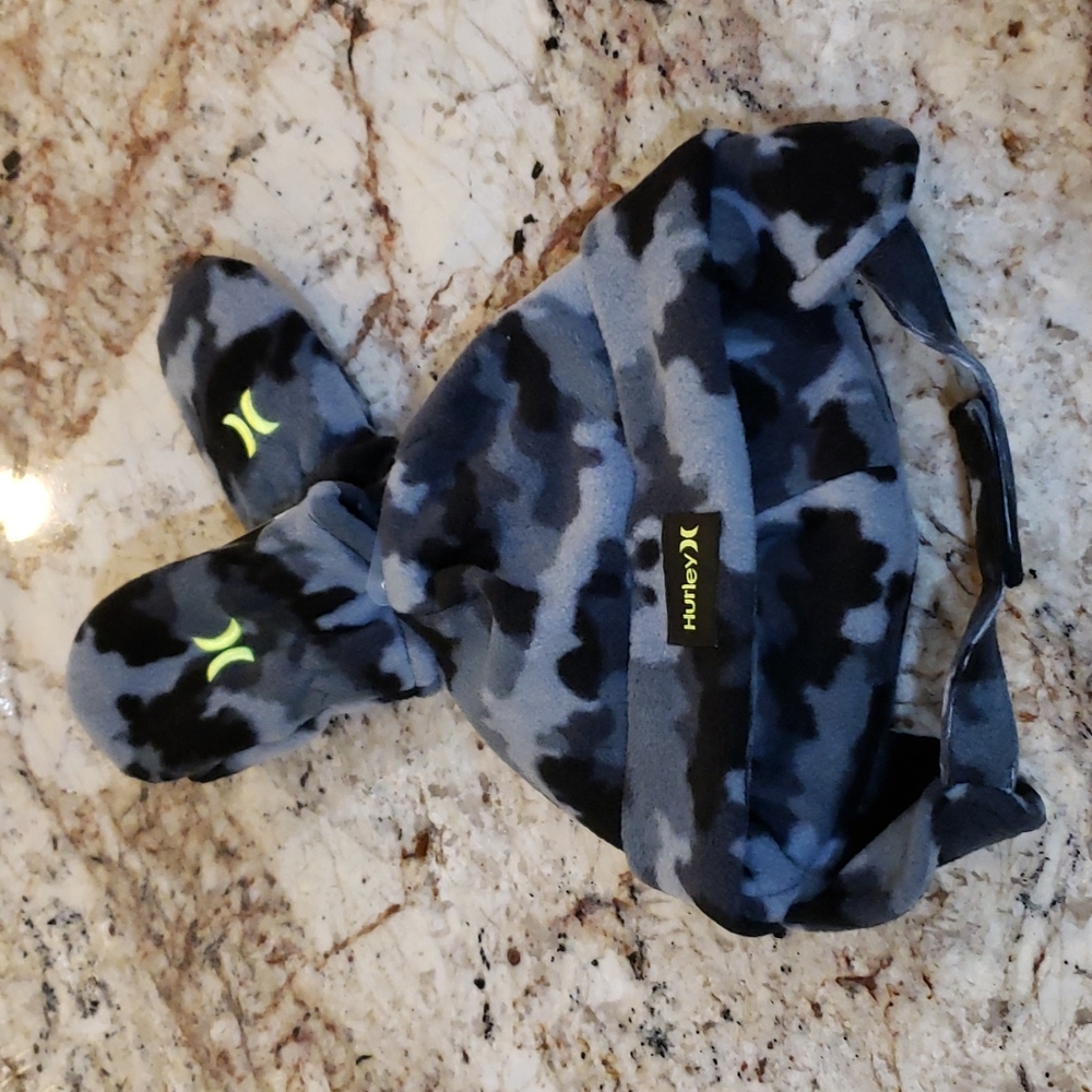 Hurley Hat and Mittens Set